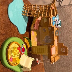 Calico Critters Adventure Ship and Paddling Pool/Sandbox with swim accessories